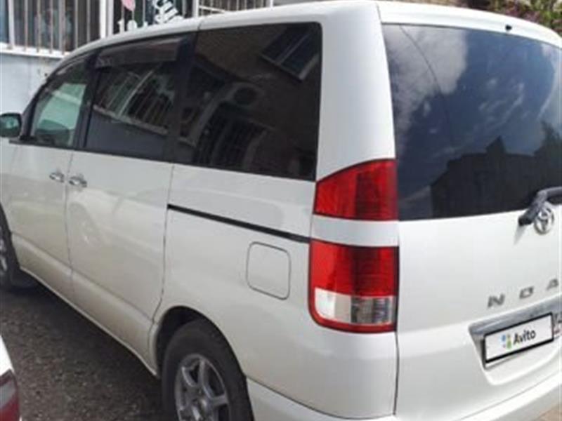 toyota noah левый руль