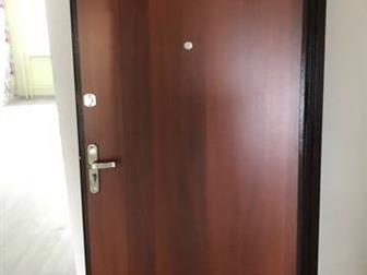 Продам входную металлическую дверь из новостройки в отличном состоянии,  Открывание левое, два замка,  Размер дверного полотна 96*198, двери с коробкой 102*205, в Ярославле