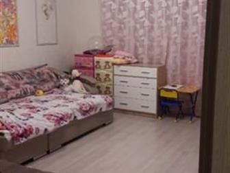 Продается 2-комнатная квартира 5/9 эт,  2 комнаты по 20 кв,  м, , кухня 11 кв,  м, , прихожая 12 кв,  м, , лоджия 5 кв,  м,  застеклена, с/ у раздельный,  Евроремонт, в Калуге