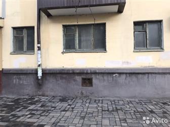 Продаю квартиру в очень удобном месте, рядом остановки и магазины, дружелюбные соседи, подъезд чистый, большой двор,  Черновая работа сделана полы и мусор сняты, в Липецке