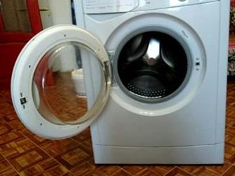   INDESIT WIUN 82 (CSI) / 1 ,   600 , ? 650 ,  323 ,  52,5 , ,   3,5 ,  