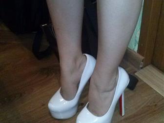      christian louboutin  33  33025650  --