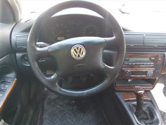 Volkswagen Passat   -- 