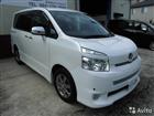 Toyota Voxy 2.0CVT, 2010, 