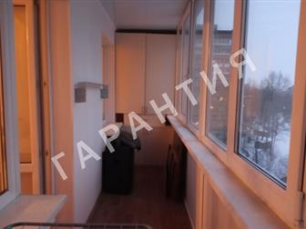 Продается уютная, просторная квартира с хорошей планировкой в самом центре города, в 50 м от торгового центра Оазис,  Для детей - детский сад 52, школа 8,  В шаговой в Вологде